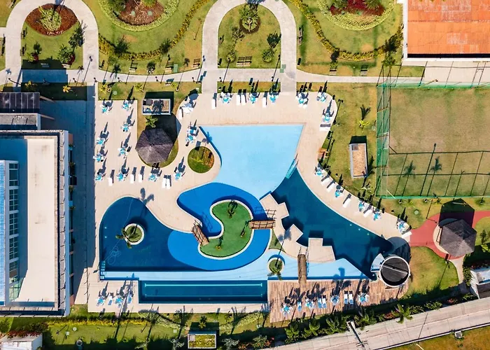 Muro Alto Condominio Clube By Aft