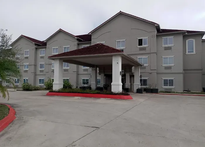 Deluxe Inn & Suites