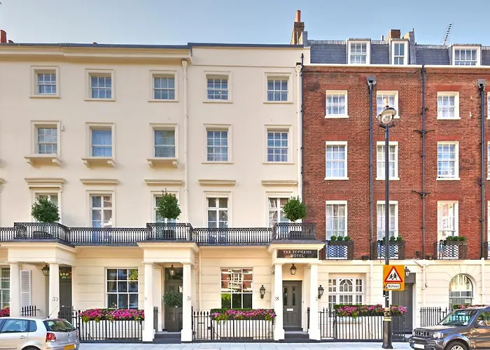 Family Hotel: The Tophams Hotel