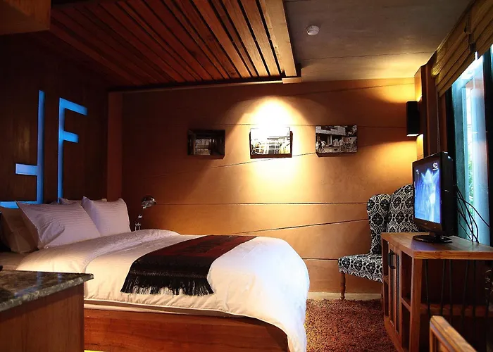 Hot Tub in Room Fusion Suites