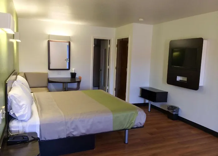 Motel 6-Longview, Tx - North