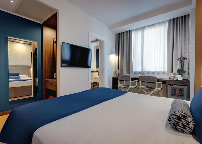 Fly Deco Hotel