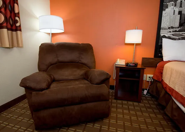 Super 8 By Wyndham Altoona