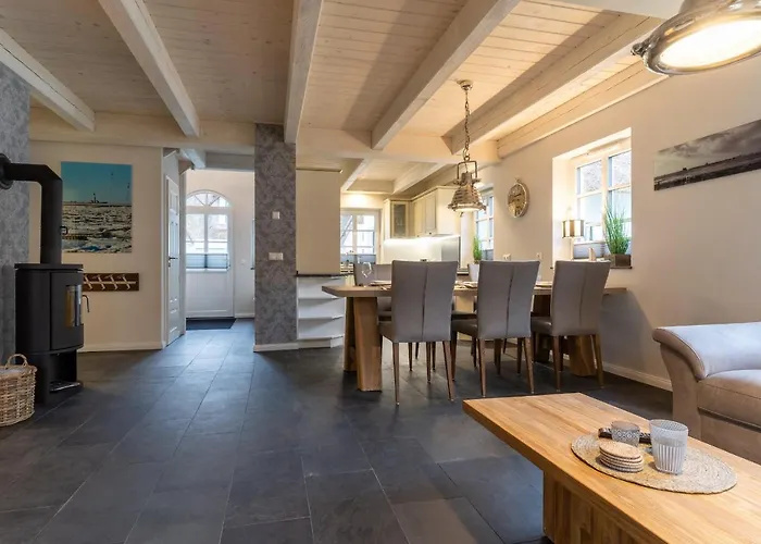 Reetdachhaus Steuerbord & Backbord Reetdachhaus Sandhus Backbord