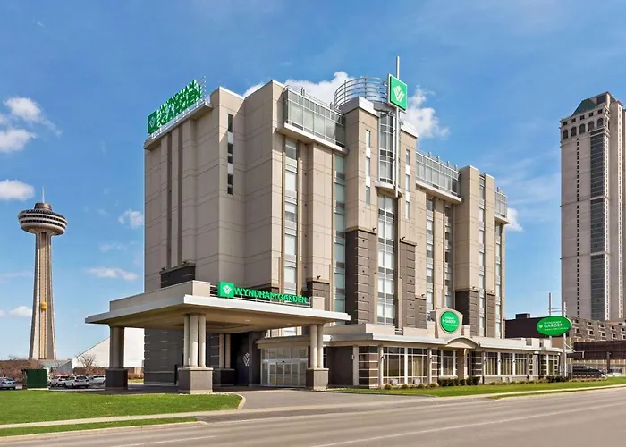 Сity center hotels Wyndham Garden Niagara Falls Fallsview