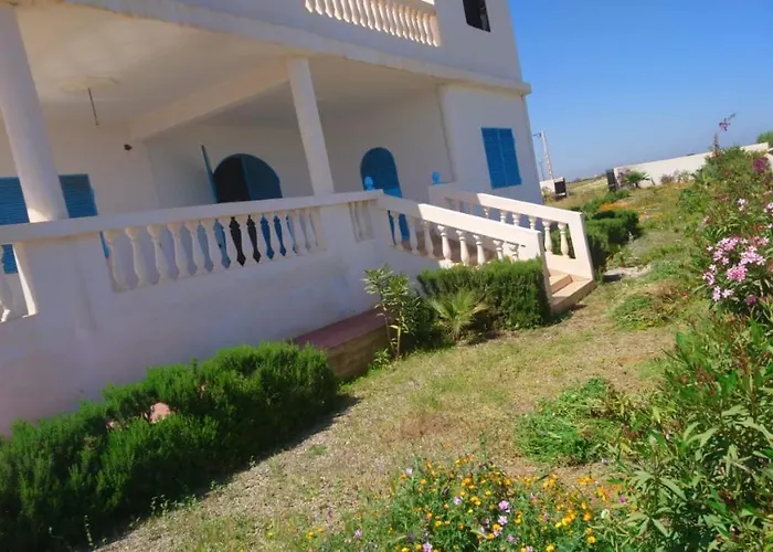 Villa En El Campo Sobre El Mar
