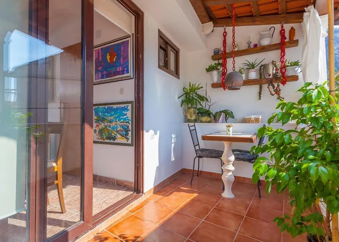 Apartments And Rooms With Wifi Makarska - 11063