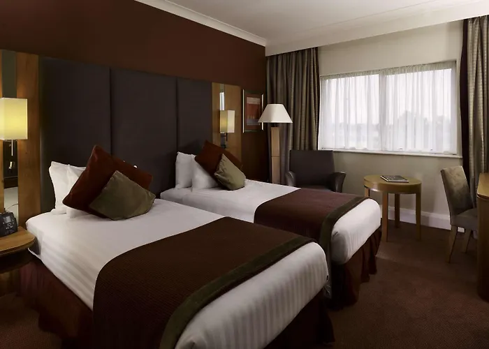 Hotels with pool Doubletree By Hilton Sheffield Park