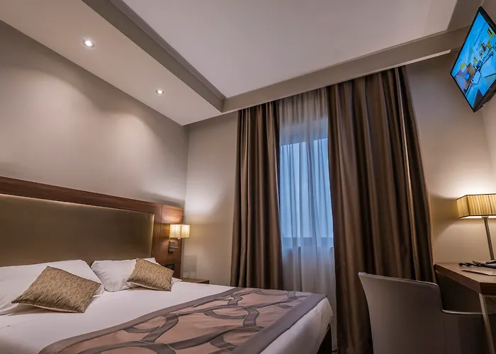 Hôtel de l'aéroport: Smart Hotel Holiday