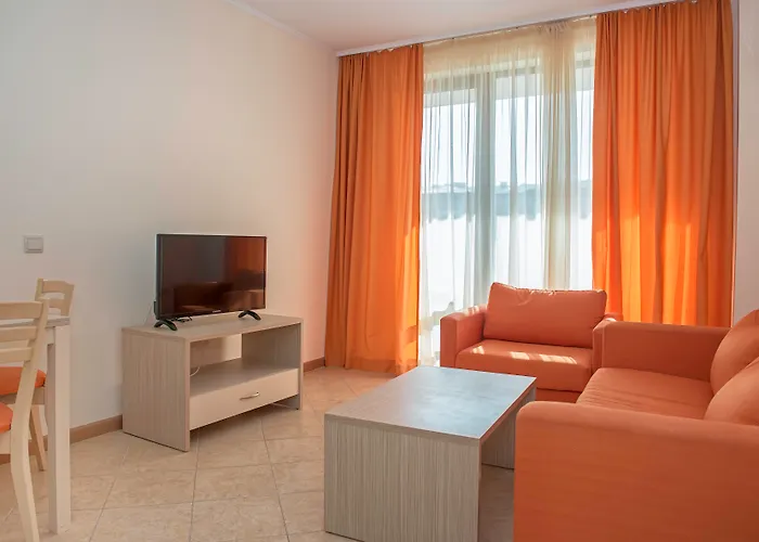 Hotel with pool: Royal Sun Holiday Complex
