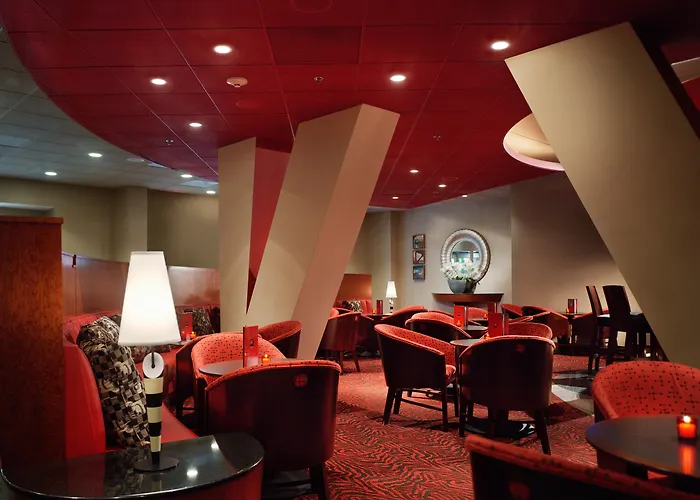  Pennyweight Boston, Curio Collection By Hilton