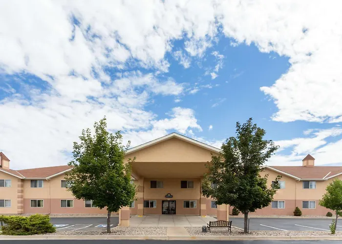 Jacuzzi hotel: Days Inn By Wyndham Colorado Springs Airport