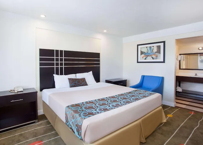 Travelodge By Wyndham Fresno Yosemite Area