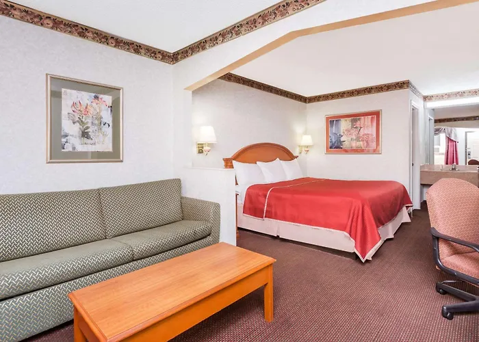 Regency Inn & Suites-Hamilton Place