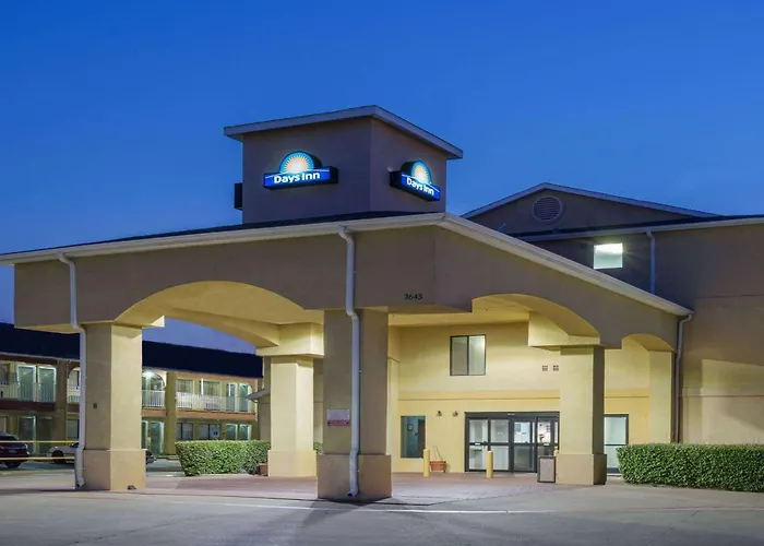 Days Inn By Wyndham Dallas Garland West