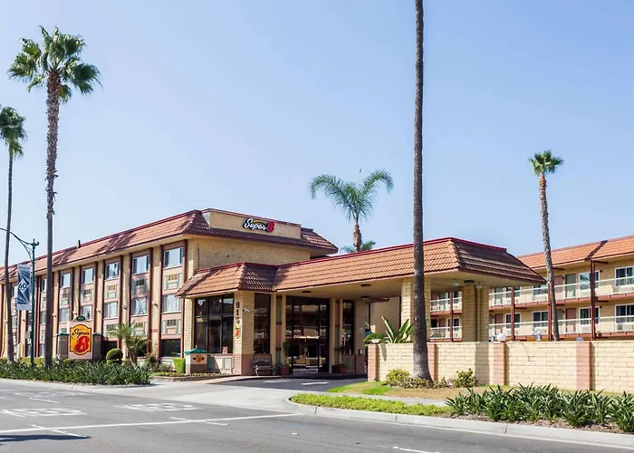 Super 8 By Wyndham Anaheim/Disneyland Drive
