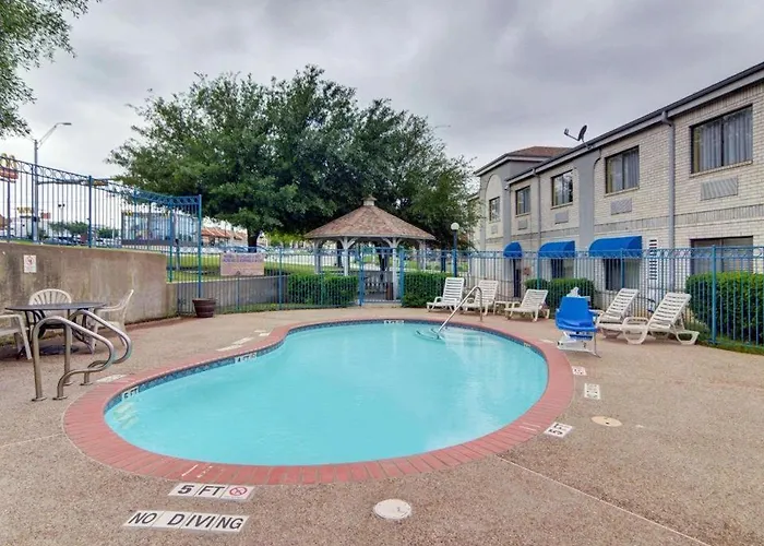Quality Inn & Suites Grand Prairie South