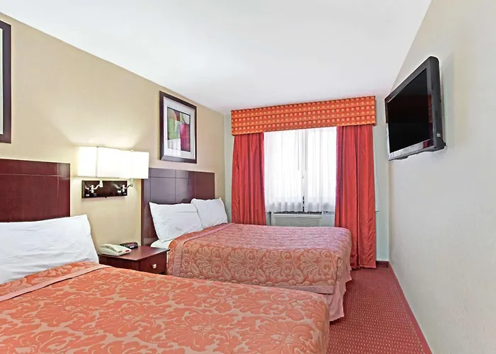 Hot Tub in Room Super 8 By Wyndham Long Island City Lga