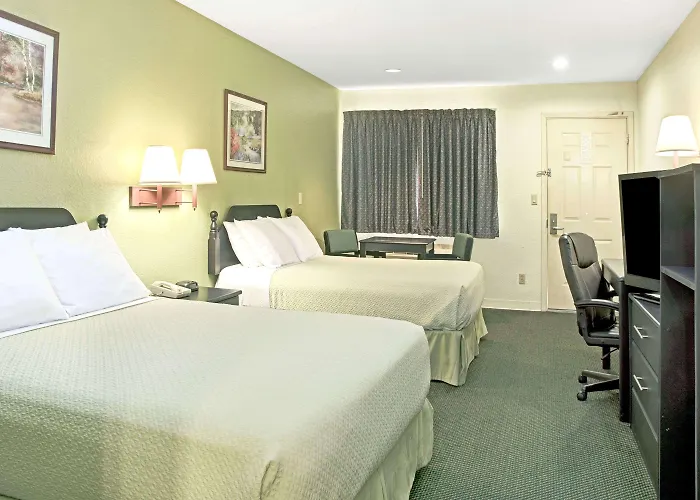 Days Inn By Wyndham El Campo Tx