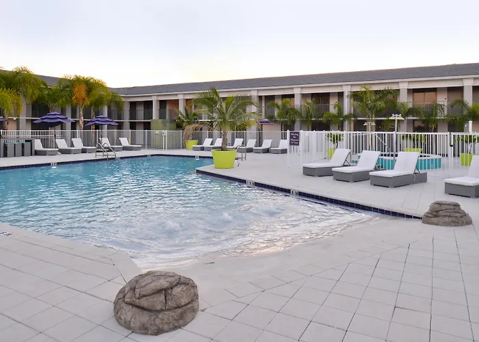 Ping Pong hotel: Clarion Inn & Suites Across From Universal Orlando Resort