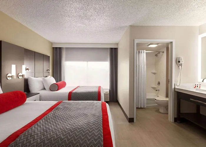 Ramada By Wyndham Suites Orlando Airport- Free Airport Shuttle