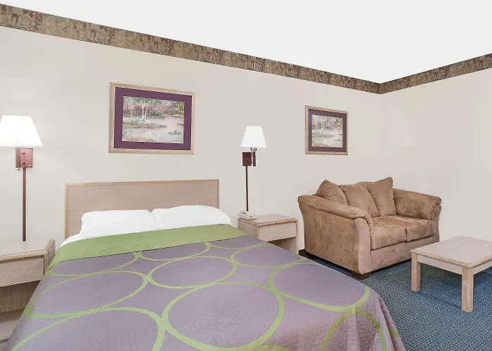 Super 8 By Wyndham Monticello