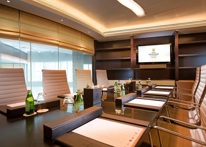Hôtel pour familles: Grand Millennium Al Wahda Hotel And Executive Apartments Abu Dhabi