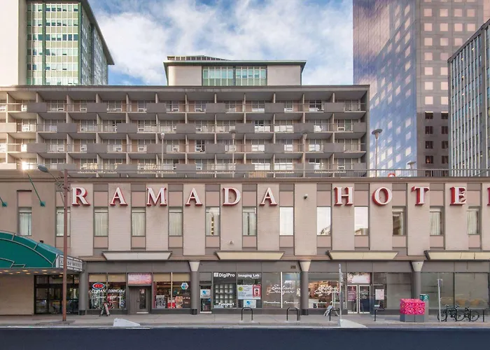 Pet Friendly hotel: Ramada Plaza By Wyndham Calgary Downtown