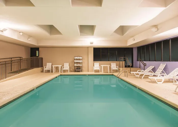 Holiday Inn Express St. Louis Arpt - Maryland Hgts, An Ihg Hotel