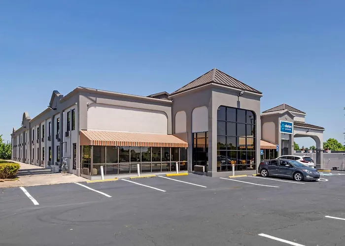 Hotel: Clarion Pointe Mcdonough