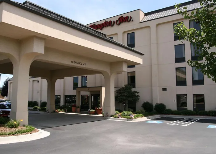 Hotels with pool Hampton Inn - Hillsville