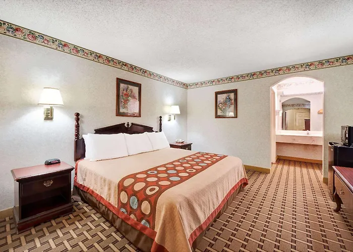 Super 8 By Wyndham Dallas South