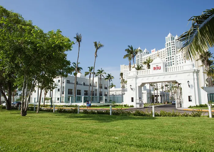  Riu Emerald Bay
