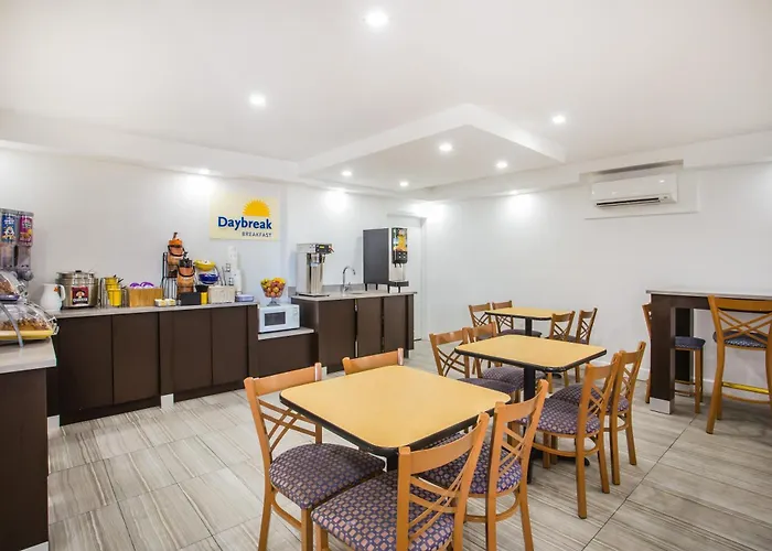 Arya Blu Inn And Suites