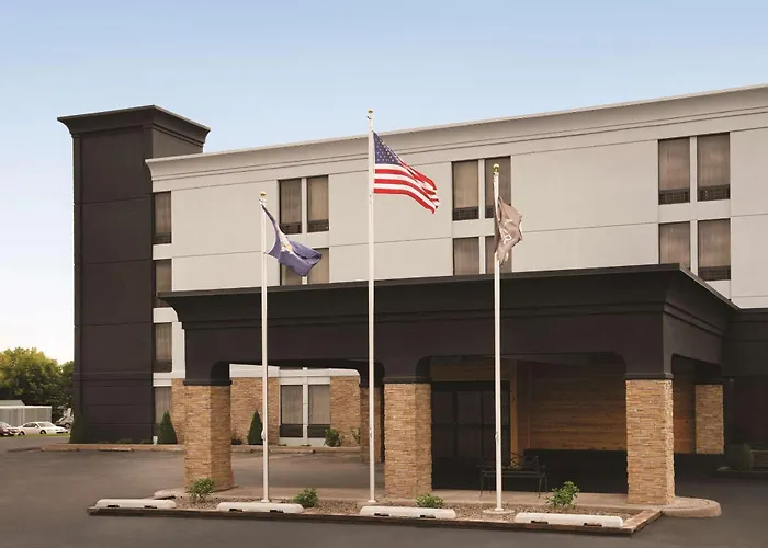Family Friendly Hotels Comfort Inn & Suites Liverpool - Syracuse North
