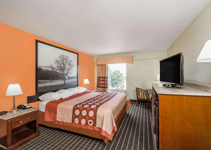 Super 8 By Wyndham Dandridge