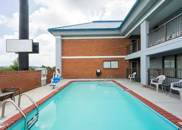 Super 8 By Wyndham Dandridge