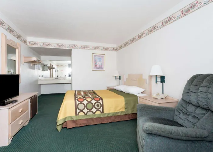 Super 8 By Wyndham Cottonwood