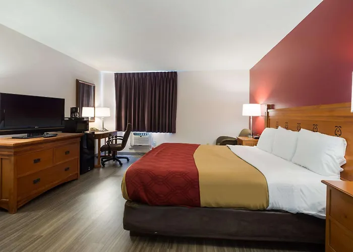 Econo Lodge Inn & Suites Escanaba North