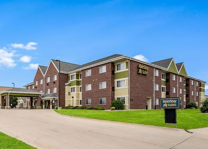 Hotel near College: Mainstay Suites Cedar Rapids North - Marion