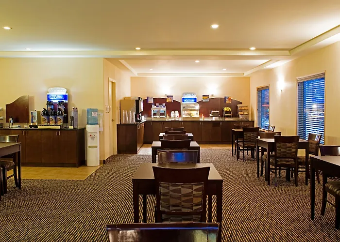 Romantic hotel: Holiday Inn Express & Suites-Regina-South By Ihg