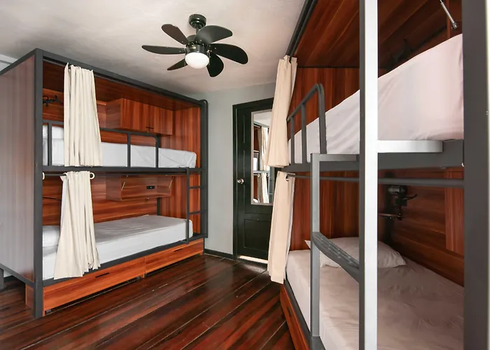 Slumber Party Tamarindo