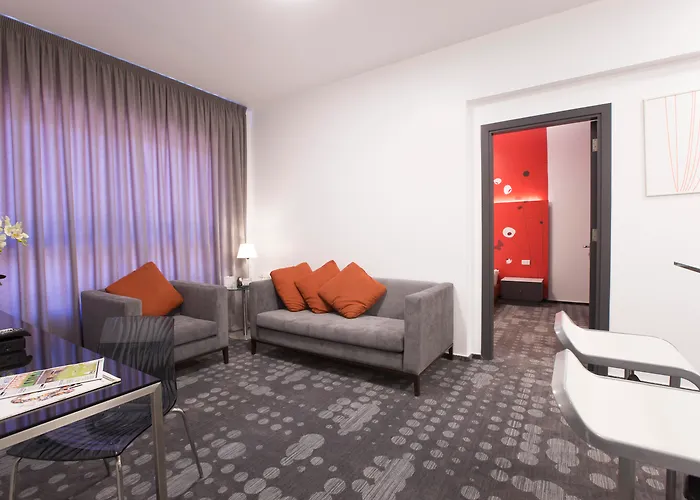Hotel: 35 Rooms