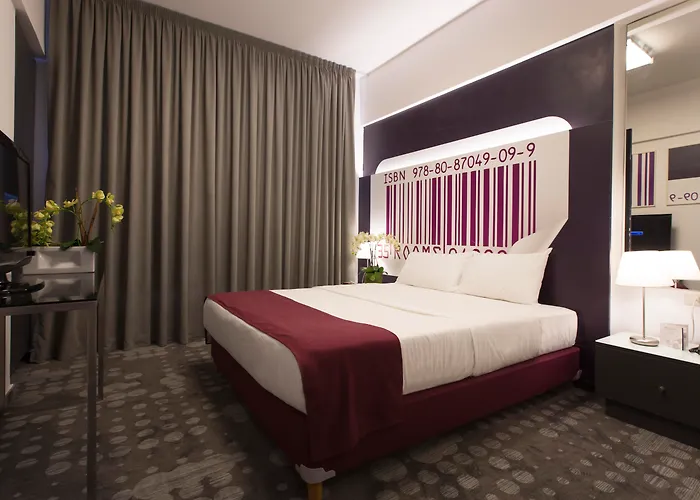 Hotel: 35 Rooms