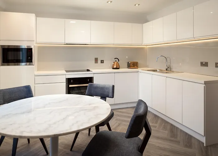 Lodge: Roomzzz London Stratford
