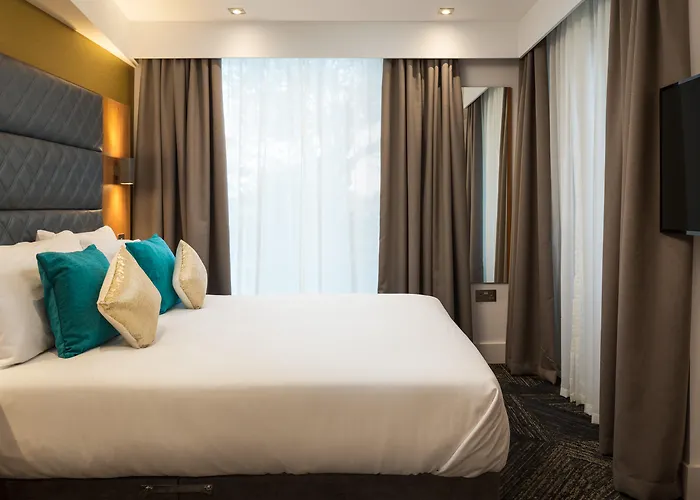 Lodge: Roomzzz London Stratford
