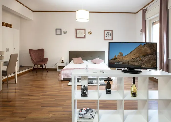Doctor House Standard, Suites & Luxury Rooms