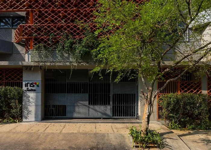 Iris Suites