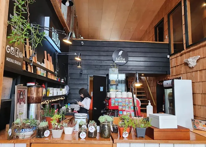 Hotel & Cafe Bauda