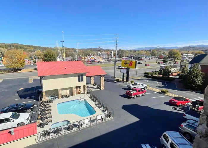 Super 8 By Wyndham Pigeon Forge Downtown